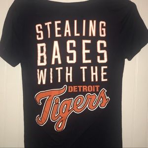 VS PINK DETROIT TIGERS TEE!!